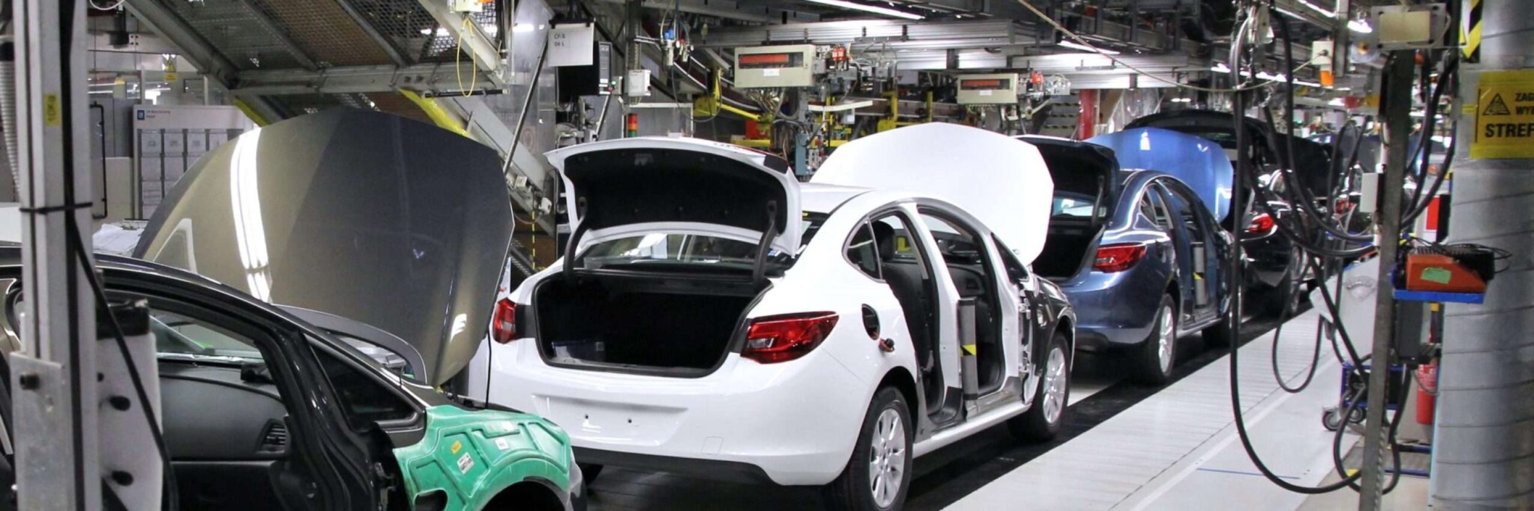 002_Production_line_-_car_assembly_line_in_General_Motors_Manufacturing_Poland_-_Gliwice,_Poland